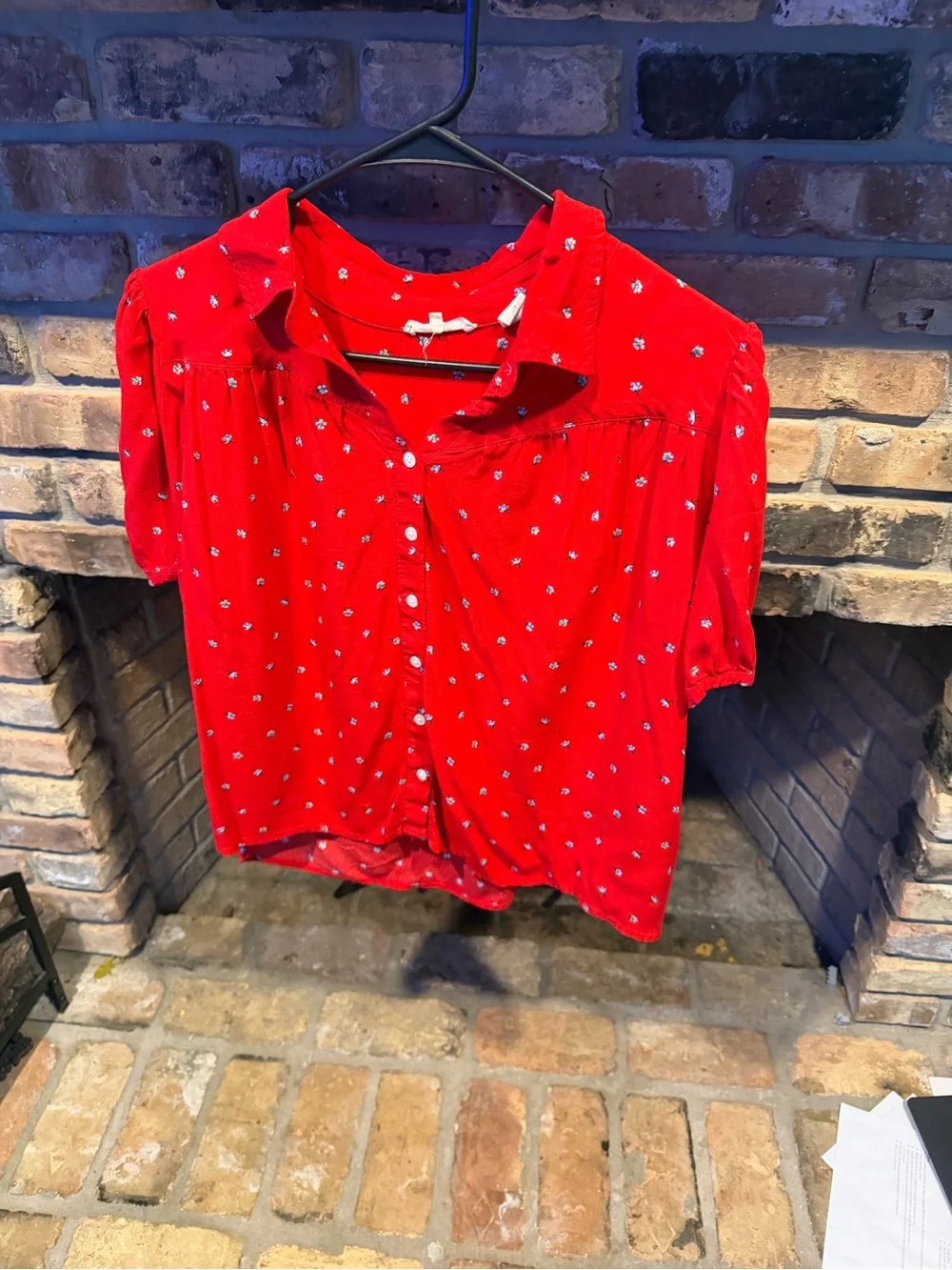 Levi's Red Short-Sleeve Button-Front Top with Micro Print-flowers size Large
